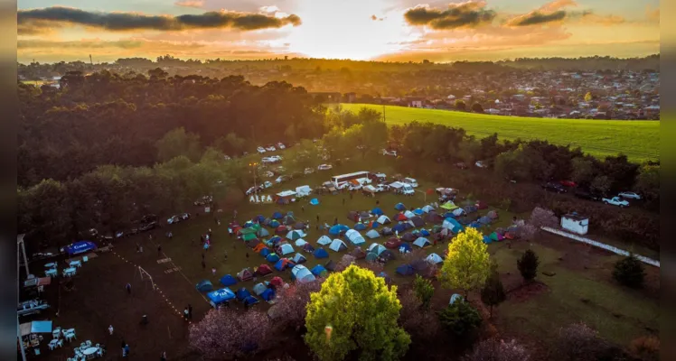 O acampamento foi realizado na Associação Cultural Esportiva Nipo Brasileira em Ponta Grossa, com a participação de toda a comunidade escolar