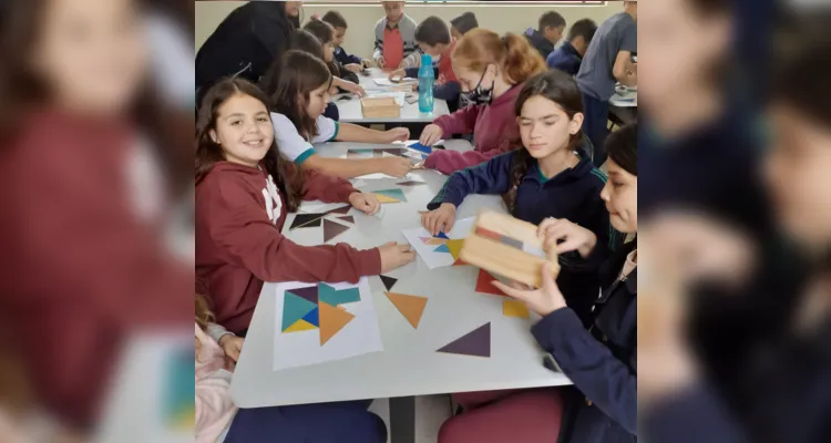 Educandos de Reserva viajam pela leitura em biblioteca