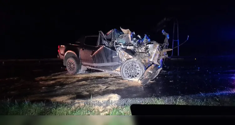 Rapaz de 21 anos era passageiro em uma caminhonete que bateu na traseira de um caminhão