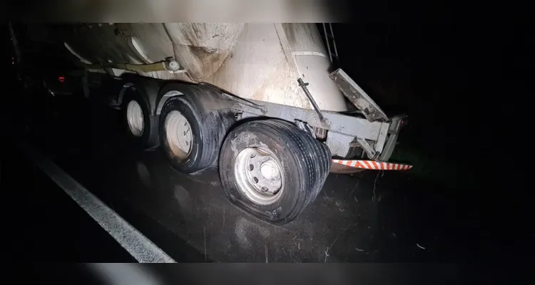 Rapaz de 21 anos era passageiro em uma caminhonete que bateu na traseira de um caminhão