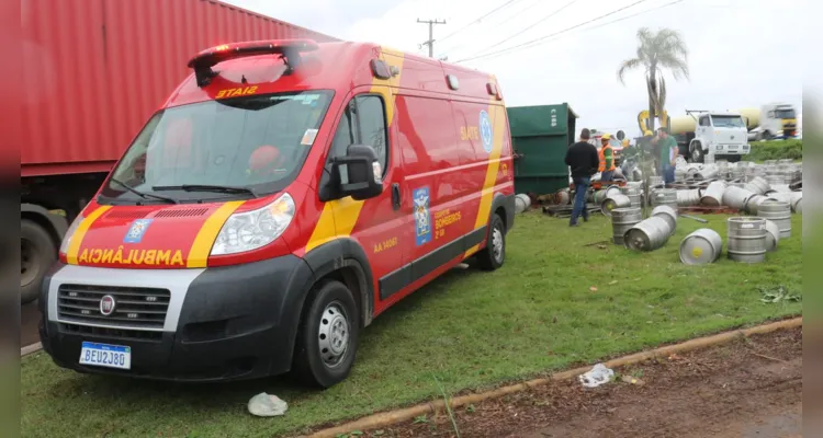 Acidente aconteceu na BR-376, em um dos acessos ao Distrito Industrial, em Ponta Grossa