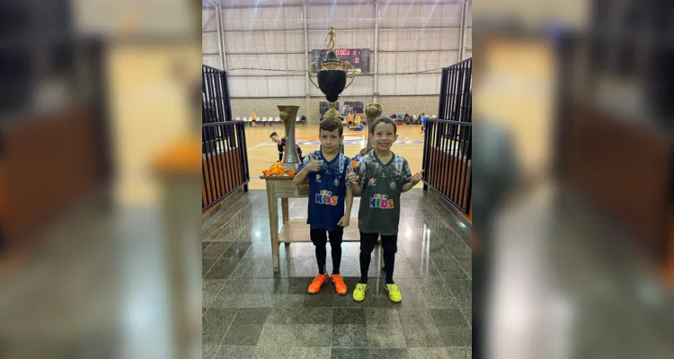 FELICITAÇÕES – Os garotões Lorenzo e Vicente Calixto Ruh filhos do casal Ane Calixto e Ricardo Ruh receberam no último domingo (21) as felicitações pela chegada dos seus oito anos de vida. Da coluna RC os votos de alegrias e prosperidade.