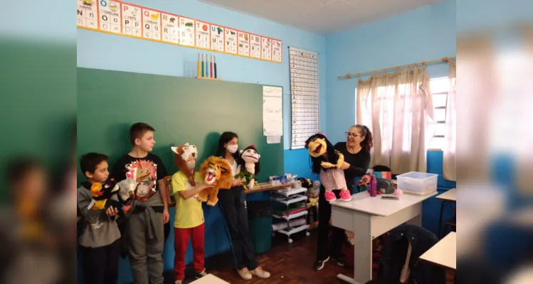 Aspectos teatrais encantam e ensinam alunos em Carambeí