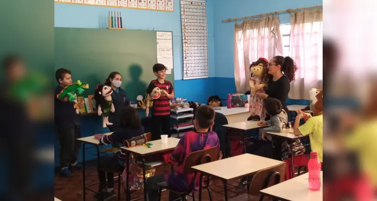 Aspectos teatrais encantam e ensinam alunos em Carambeí