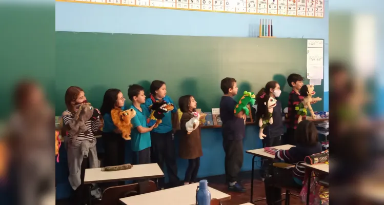 Aspectos teatrais encantam e ensinam alunos em Carambeí