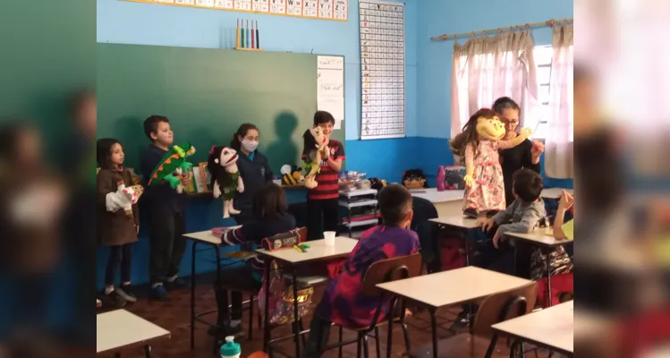 Aspectos teatrais encantam e ensinam alunos em Carambeí