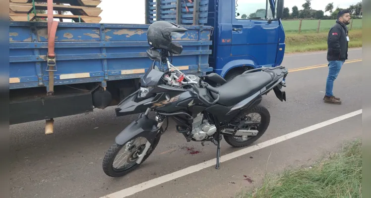 Homem foi atendido por equipes do Corpo de Bombeiros que passavam pelo local