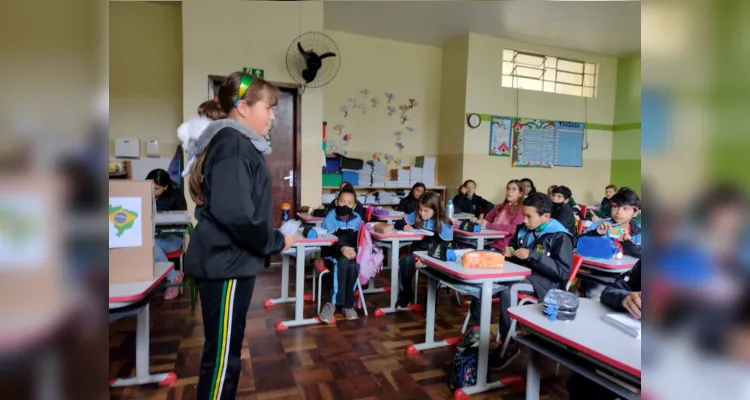 Turma de Palmeira realiza eleição de representantes em sala