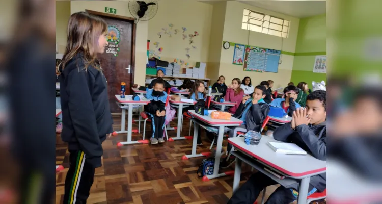 Turma de Palmeira realiza eleição de representantes em sala