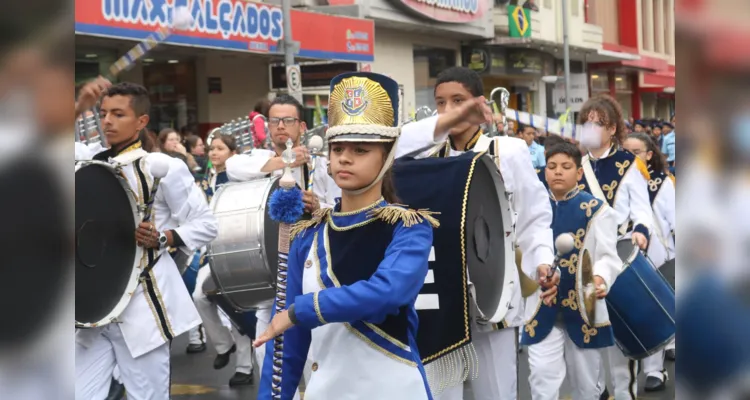 De acordo com a estimativa feita pela prefeitura dias antes, mais de 2,5 mil pessoas eram aguardadas no desfile