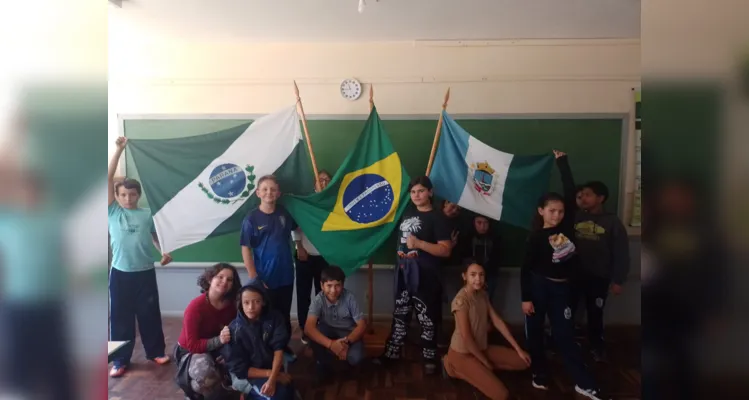 Semana da Pátria engaja e movimenta alunos em Castro