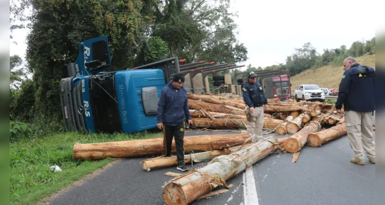 Acidente envolvendo veículo de prefeitura deixa quatro mortes