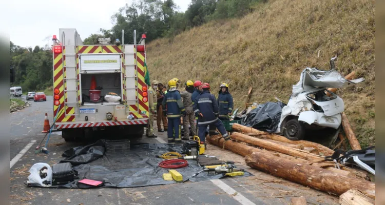 Acidente envolvendo veículo de prefeitura deixa quatro mortes