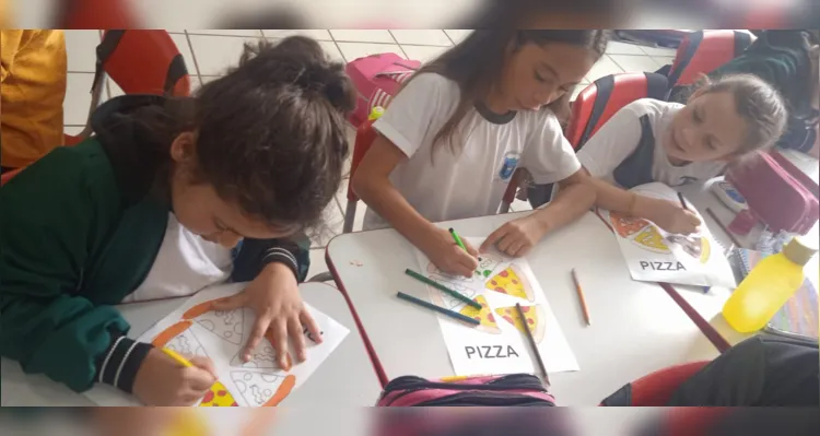 'Feira da pizza' auxilia no estudo do sistema monetário em Ivaí