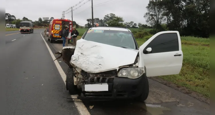 Chevrolet Corsa capotou após derrapar no trecho urbano da BR-373