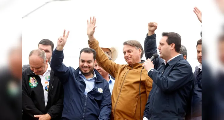 Jair Bolsonaro e Ratinho Junior reunidos em Prudentópolis nesta sexta-feira (16). 