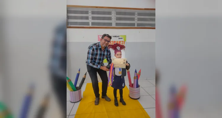 'Dia do Cabelo Maluco' estimula alunos de escola em Ortigueira