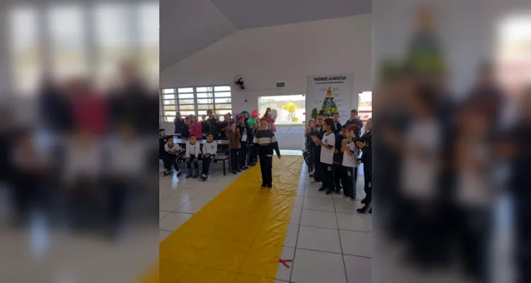 'Dia do Cabelo Maluco' estimula alunos de escola em Ortigueira