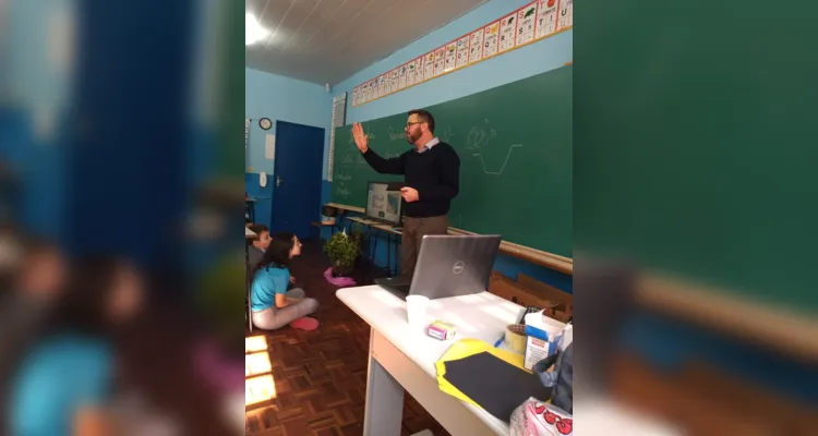 Palestra ambiental proporciona reflexão em turma de Carambeí