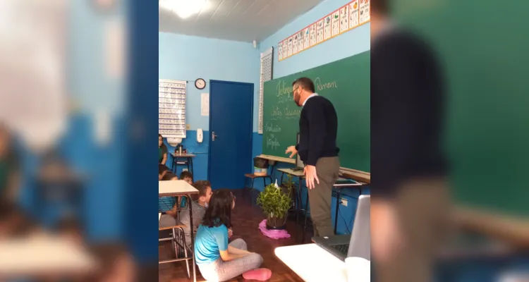 Palestra ambiental proporciona reflexão em turma de Carambeí