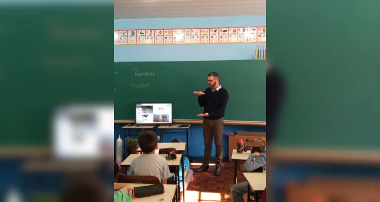 Palestra ambiental proporciona reflexão em turma de Carambeí