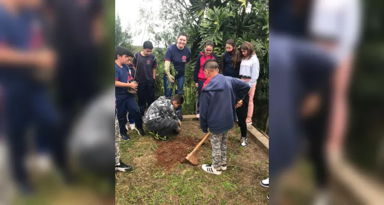 Plantio de mudas marca Dia da Árvore em classe de Ipiranga