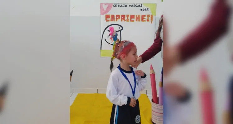 'Dia do Cabelo Maluco' estimula alunos de escola em Ortigueira