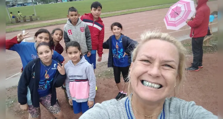 Turma faz cobertura jornalística de jogos estudantis em Castro