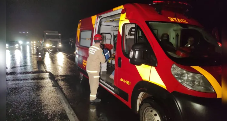 Motorista capota carro na PR-151 ao voltar de um velório