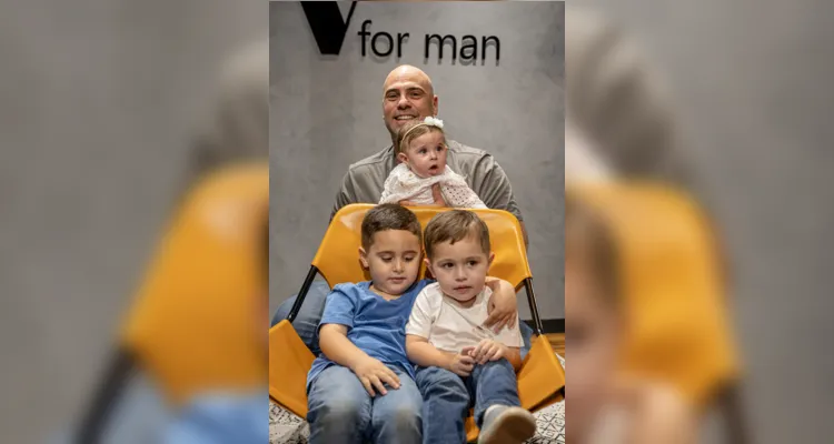 Felippe Vargas e seus filhos Lucca, Theo e Liz Maria Vargas