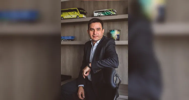 FELICITAÇÕES - O CEO da Expresso Princesa dos Campos Gilson Barreto será muito cumprimentado pela passagem de seu aniversário no próximo domingo (4). Da coluna RC os votos de alegrias e sucesso.