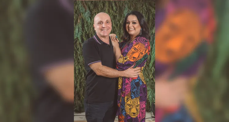 NOVO CICLO - Hindra Batista Rosas receberá as felicitações pela chegada de seu aniversário nesta terça - feira (2). No registro Hindra e seu marido Celso Batista Rosas. Da coluna RC os votos de alegrias e sucesso. 
