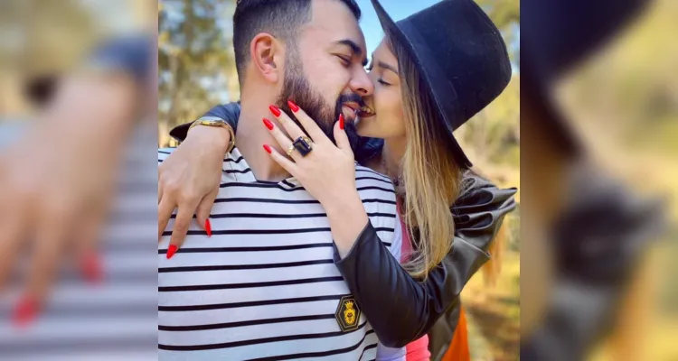 NIVER - Ismael Maciel será muito cumprimentado pela passagem de seu aniversário nesta terça - feira (30). No registro, Ismael com sua esposa Estefane Bonin Maciel. Da coluna RC os votos de alegrias e realizações.