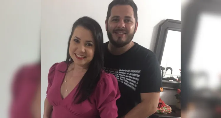 NIVER – O advogado Rudney Correa recebeu as felicitações pela passagem de seu aniversário na última segunda-feira (15).  No registro o casal, Rudney e Juliana Kravchychyn. Da coluna RC os votos de realizações e alegrias.
