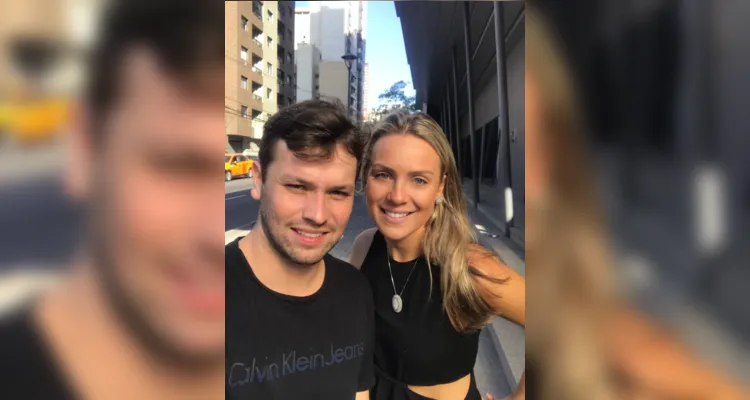 BRINDE À VIDA – Lorena Cortes da Costa Pereira reserva o próximo domingo (7) para receber as felicitações pela passagem de seu aniversário. No registro, Lorena e seu marido André Bruch Pereira. Da coluna RC os votos de felicidades e sucesso.