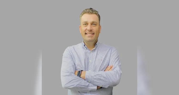 TROCA DE IDADE – O empresário Lucas Roth receberá as felicitações pela chegada de idade nova nesta terça-feira (6). Da coluna RC os votos de realizações e felicidades.