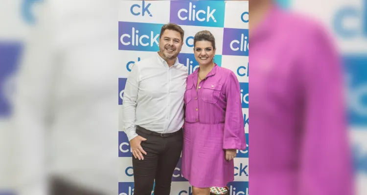 FELICITAÇÕES – O empresário Luis Augusto Schenekemberg será muito cumprimentado pela passagem de seu aniversário nesta quarta-feira (17). No registro, Luis e sua esposa Carolina Napoli Schenekenberg. Da coluna RC os votos de alegrias e sucesso. 
