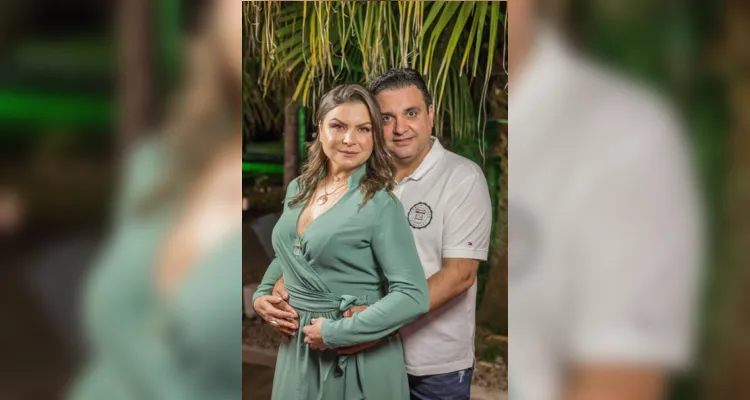 NIVER – O empresário Mauricio Rodrigues Antunes receberá os cumprimentos pela passagem de seu aniversário na próxima sexta - feira (19). No registro, Mauricio e sua esposa Patrícia Antunes. Da coluna RC os votos de realizações e felicidades