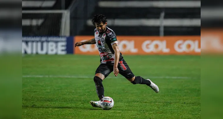 Volante Fernando Neto foi substituído pelo atacante Paulo Sérgio.