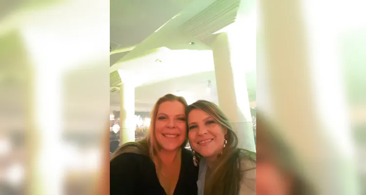 BDAY - Patricia Uliana será muito cumprimentada pela passagem de seu aniversário no próximo domingo (4). No registro Patricia, com sua irmã Joselaine Uliana, que respondem pela confeitaria Doce Afeto, referências em doces finos na região dos Campos Gerais. Da coluna RC os votos de alegrias e realizações.