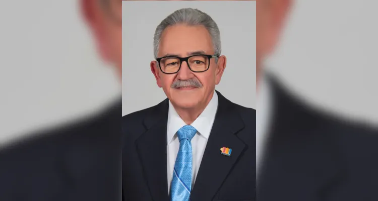 TROCA DE IDADE - O empresário Percidino Rafael Barbosa Calixto receberá as felicitações pela passagem de seu aniversário nesta quarta - feira (3). Percidino vem no comando da gráfica Santana e se destaca por sempre prezar pela qualidade e inovação. Da coluna RC os votos de alegrias e prosperidade.