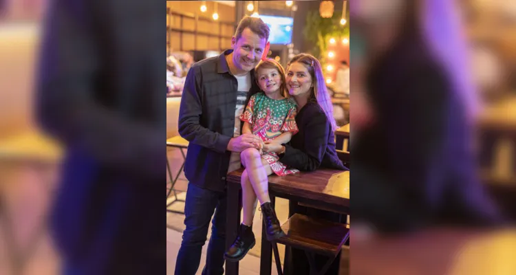 PORTRAIT – No registro repleto de amor e cumplicidade, Juliano, Priscilla e Maite Jaronski, família bem quista da nossa cidade que sempre prestigia as principais iniciativas que movimentam a sociedade. 