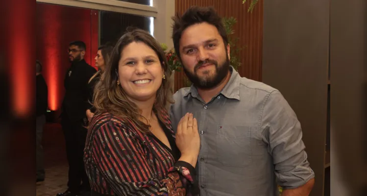 CLICK - O casal Rosana e Junior Migliorini estiveram prestigiando a inauguração da mais nova loja de móveis e decorações dos Campos Gerais, a Da Casa Prime Decor.