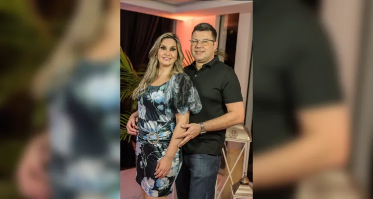TROCA DE IDADE – Antonio Prestes recebeu as felicitações pela passagem de seu na última quarta-feira (10). No registro, Antonio e sua esposa Silvia Schafranski. Da coluna RC os votos de alegrias e realizações.