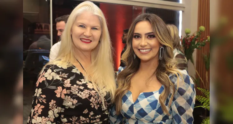 REGISTRO - Na última quinta-feira (28), aconteceu a inauguração da mais nova loja de móveis e decorações dos Campos Gerais, a Da Casa Prime Decor. No registro, Tania Borato e a empresária Kelyn Kris Gonçalves.