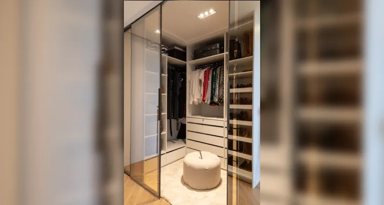 Closet pequeno não é sinônimo de simplicidade: o projeto pode sim receber um toque de elegância e sofisticação em seu design