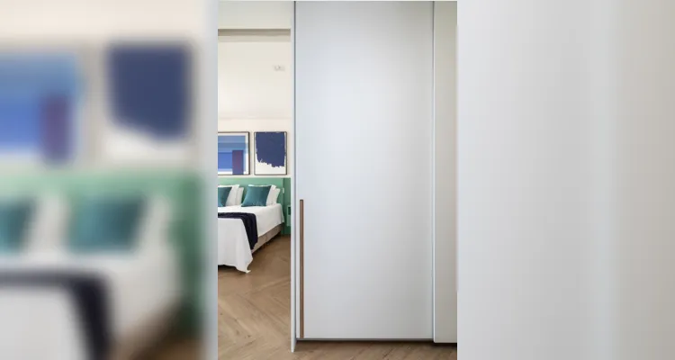 Assim como os closets, as sapateiras também podem ser criadas em espaços que, a priori, não seriam ocupados