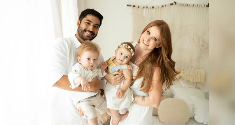 BRINDE À VIDA – Vitor Komatsu foi muito cumprimentado pela passagem de seu aniversário na última segunda-feira (1). No registro Vitor, com sua esposa Raquel Stefanelli e os filhos Maria e Marcelo. Da coluna RC os votos de alegrias e realizações.