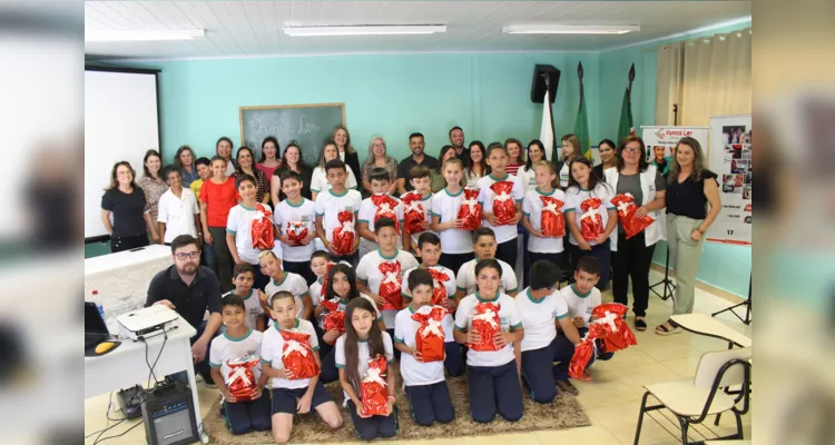 Turma de escola rural em Reserva é premiada no Vamos Ler