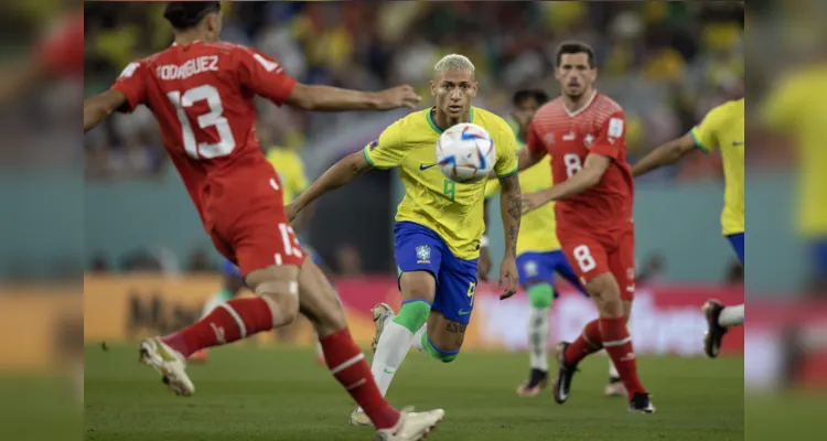 Richarlison durante a partida contra a Seleção da Suíça.